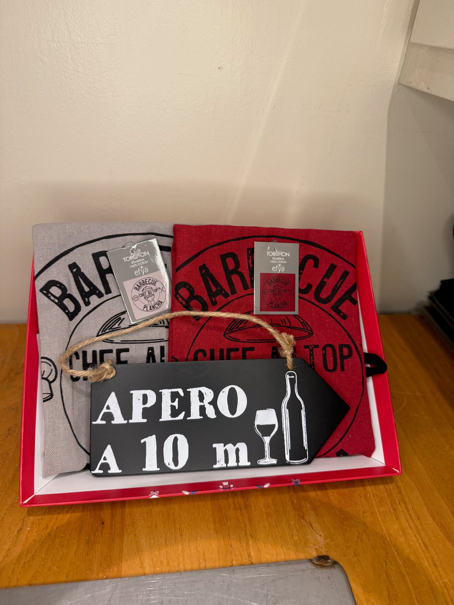 Coffret Barbecue & Apéro – Torchons & Pancarte en Bois